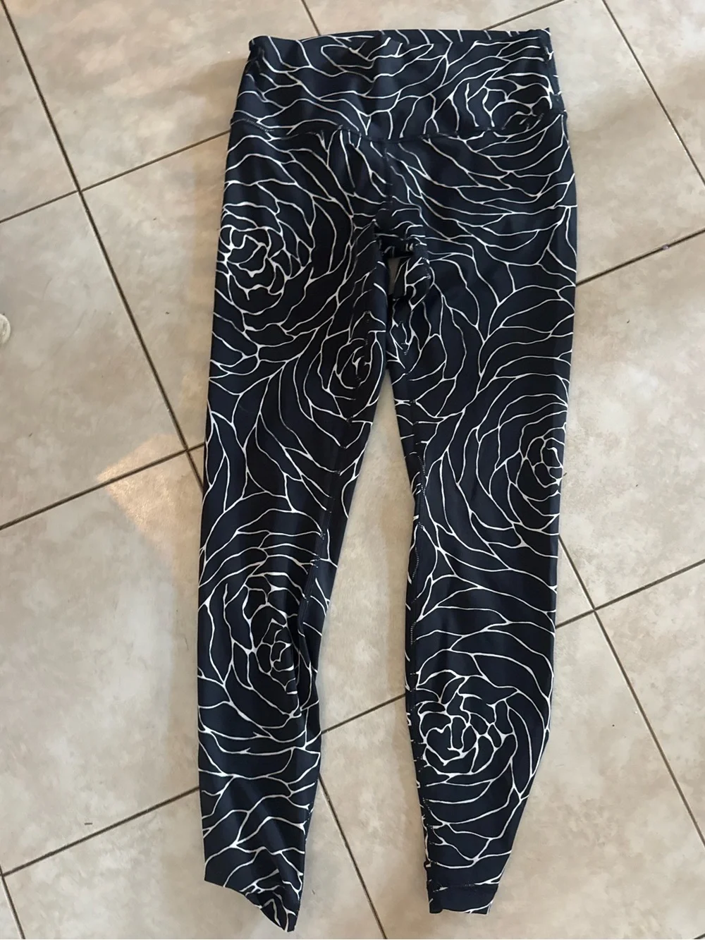 lululemon athletica black Leggings with White Floral Swirl Print